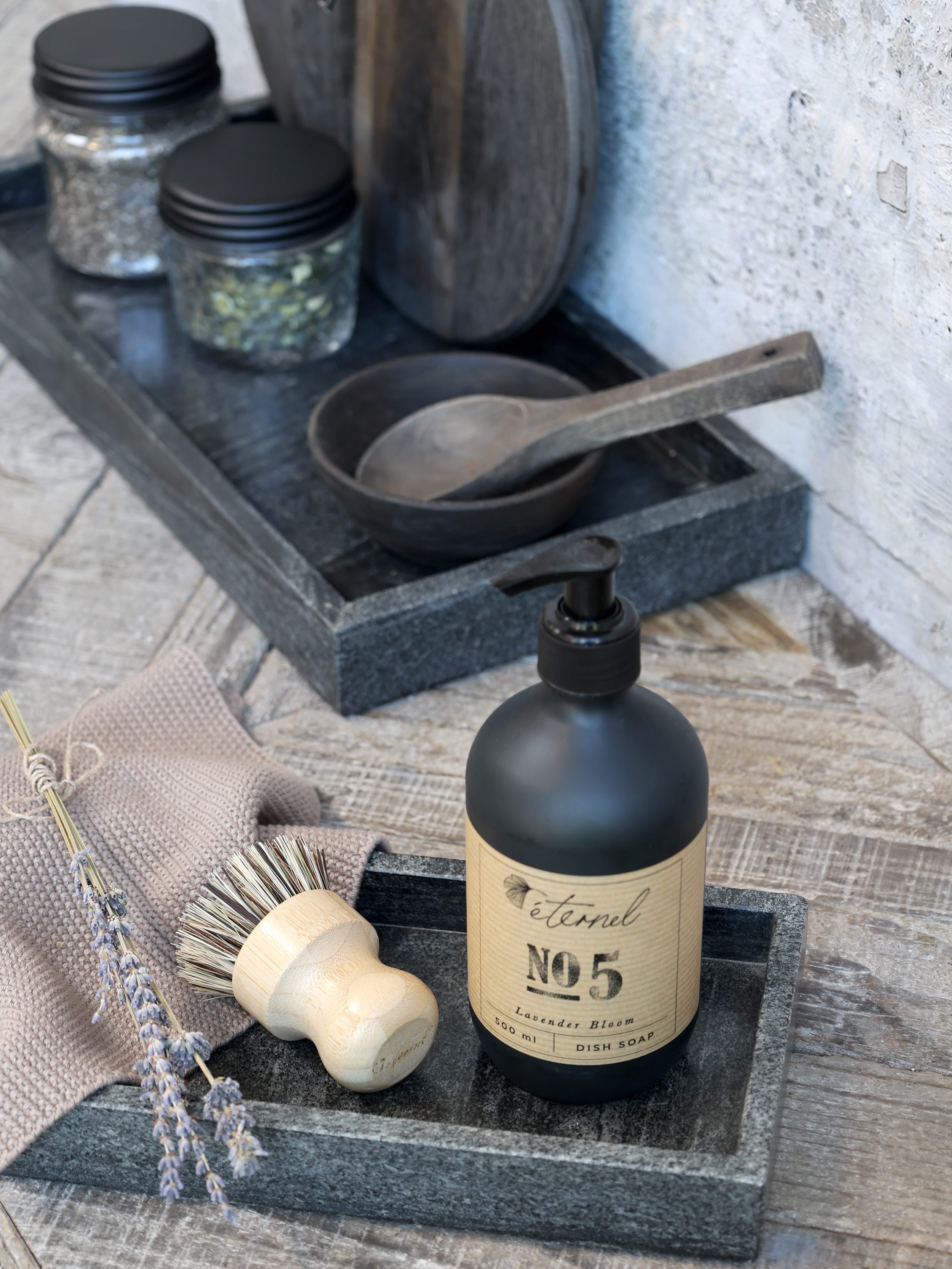 Chic Antique Éternel Geschirrtuch Hell Latte aus Baumwolle mit Spülbürste und Seifenspender im skandinavischen Küchenstil