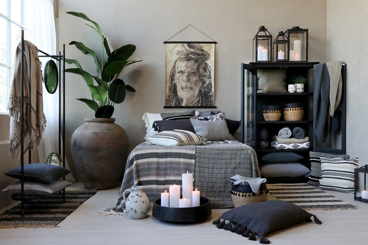 Chic Antique Vintage Quilt Französisch Grau als Tagesdecke im skandinavischen Landhausstil Schlafzimmer