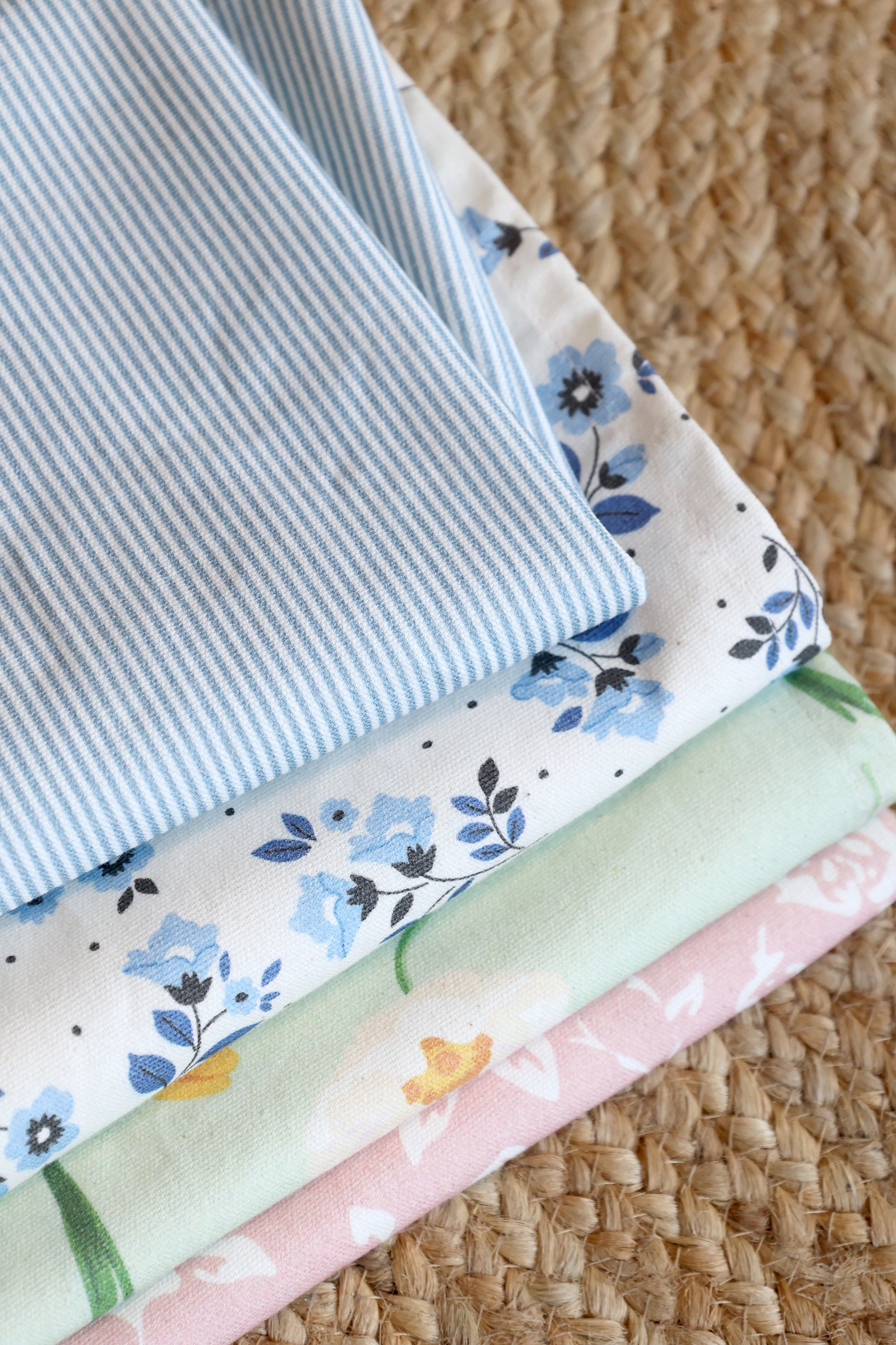 Chic Antique Aix Geschirrtücher mit Streifen und Blumenmuster im skandinavischen Landhausstil