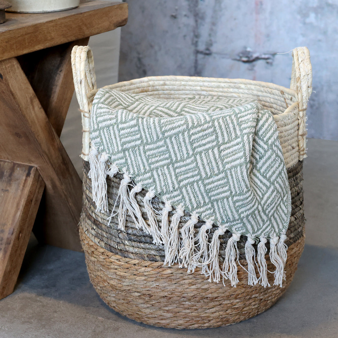 Chic Antique Aix Plaid Grün Creme dekorativ in geflochtenem Korb