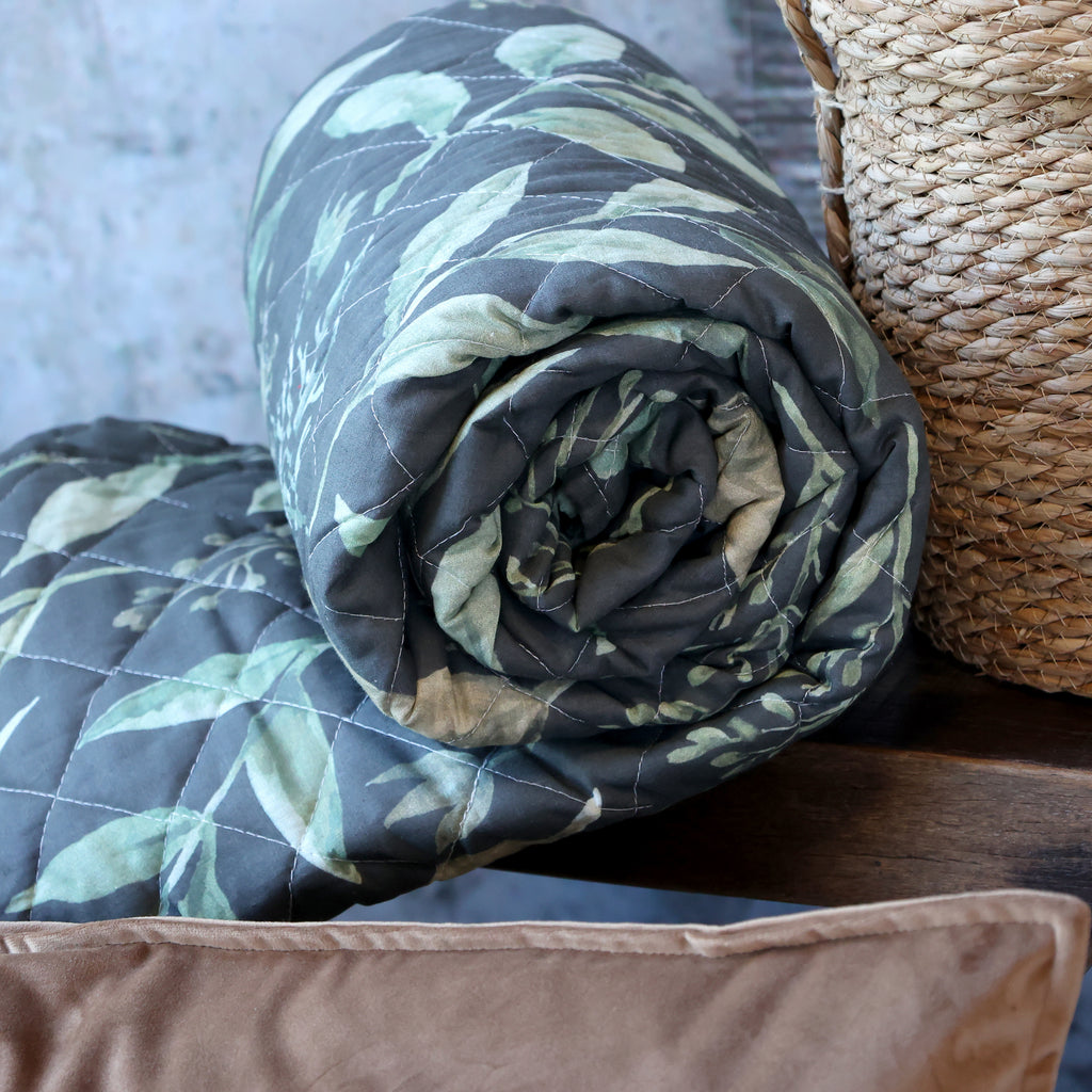 Chic Antique Aix Quilt m. Blattmuster Olive/Midnight