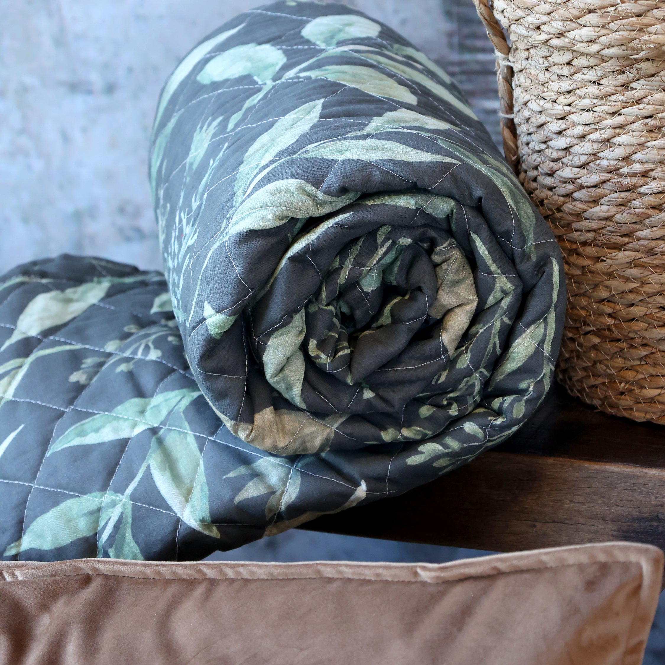 Chic Antique Aix Quilt m. Blattmuster Olive/Midnight