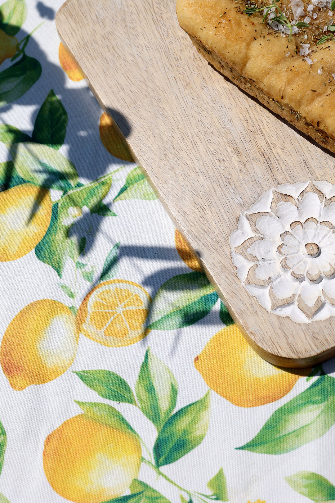 Chic Antique Aix Tischdecke mit Zitronenmotiv aus Baumwolle mit sommerlichem Zitronendruck im Landhausstil