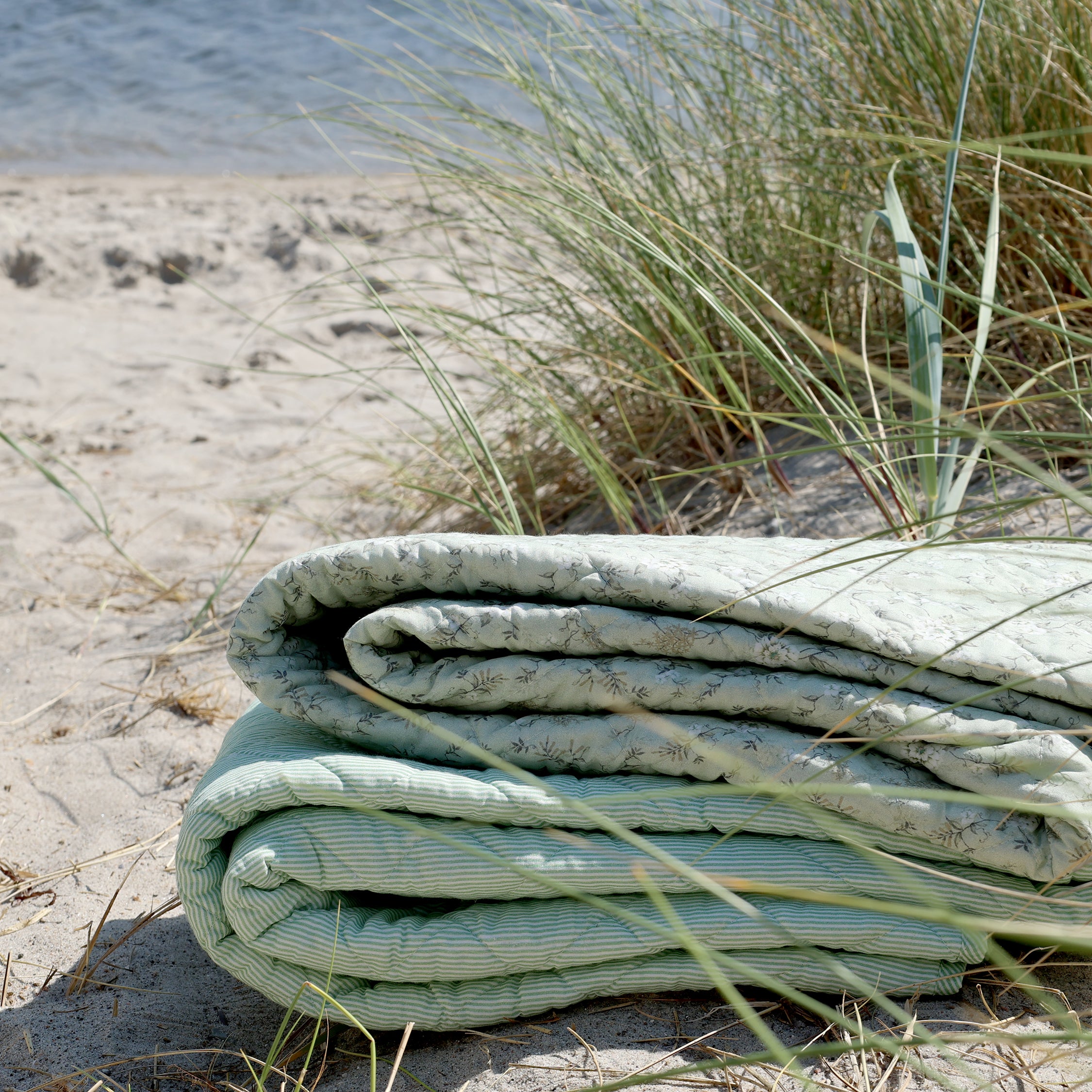 Chic Antique Aix Quilt mit Maritimen Streifenmuster