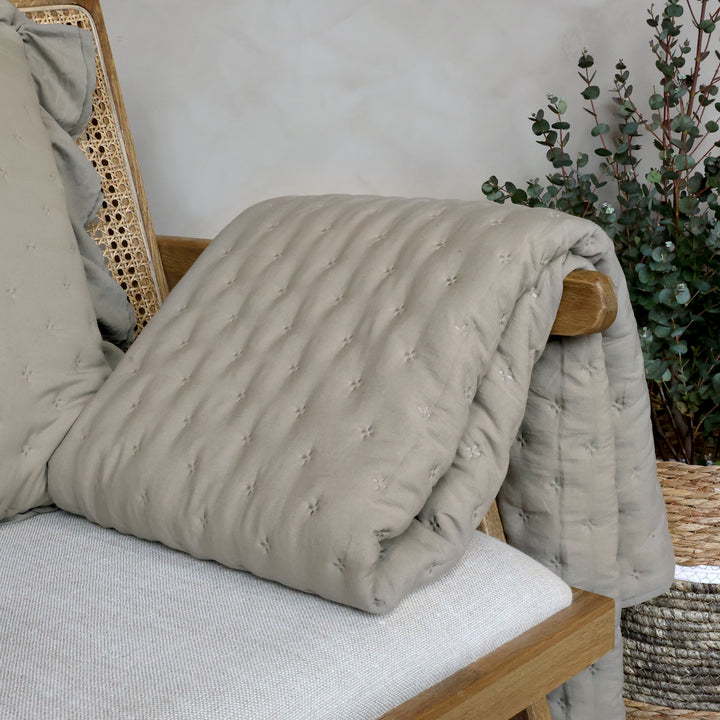 Chic Antique Aix Soft Quilt Latte