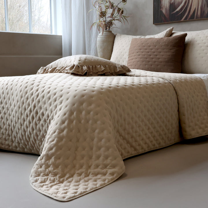 Chic Antique  Aix Soft Bettdecke in Beige