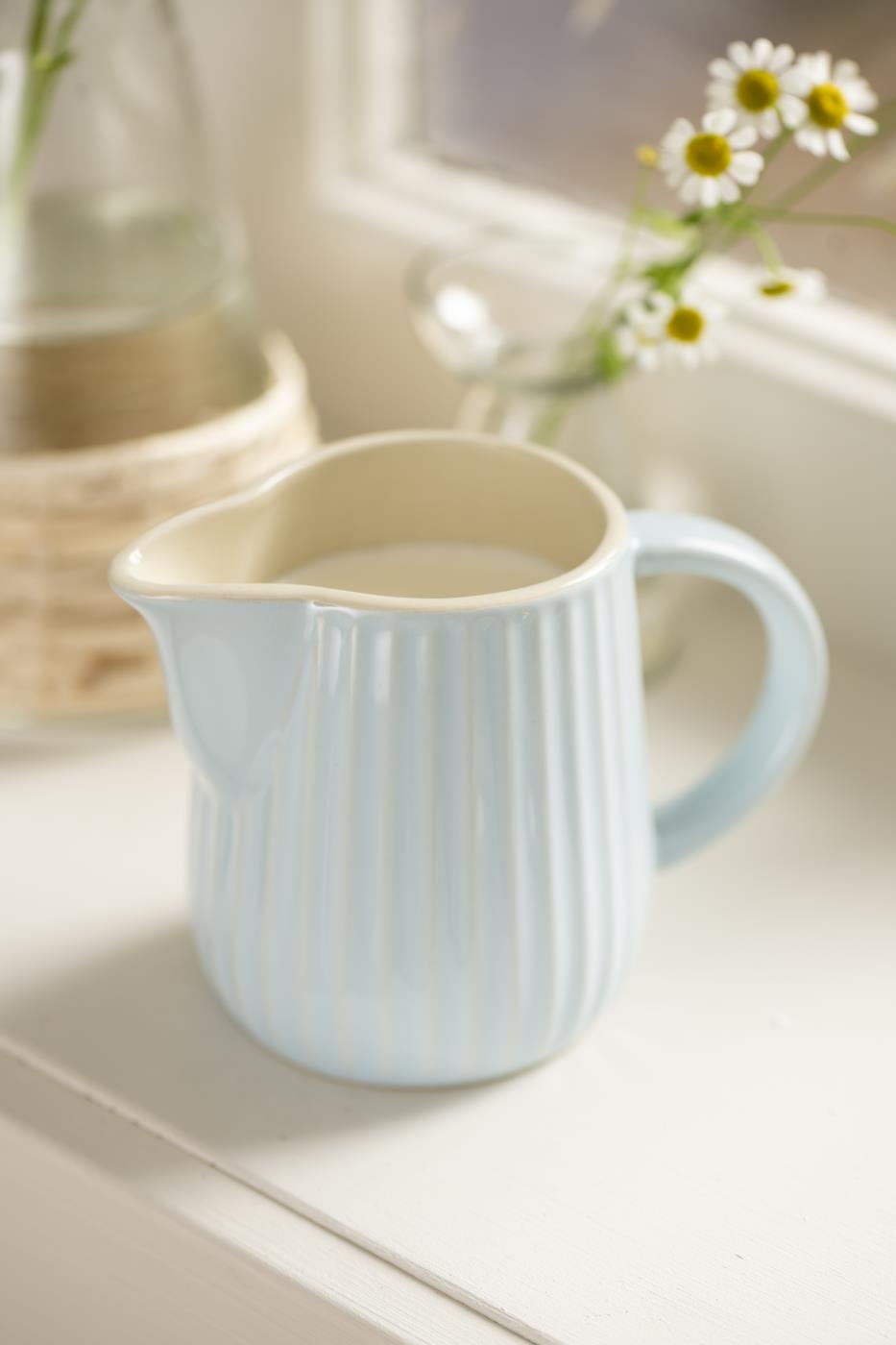Ib Laursen Mynte Milch- und Sahnekännchen Stillwater 200 ml aus hellblauem Steingut im skandinavischen Wohnstil