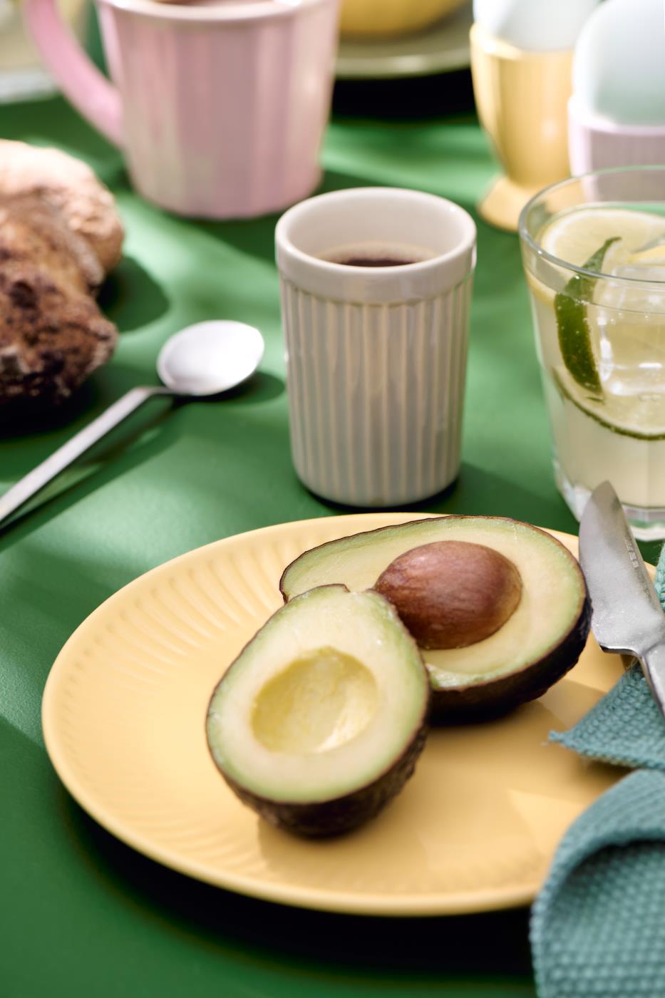 IB Laursen Mynte Frühstücksteller Lemonade 19,5 cm mit Avocado – gelber Steingut Teller im skandinavischen Stil
