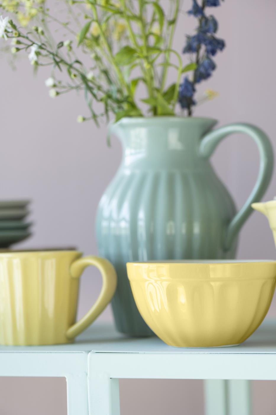Ib Laursen Mynte® Müslischale Lemonade neben gelber Mynte Tasse und Vase im nordischen Wohnstil