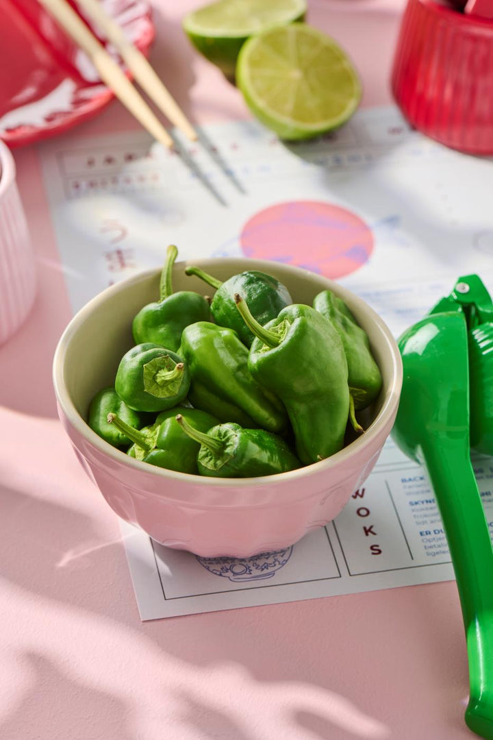 Ib Laursen Mynte® Müslischale English Rose in Rosa mit grünen Chilis im modernen Küchenstil