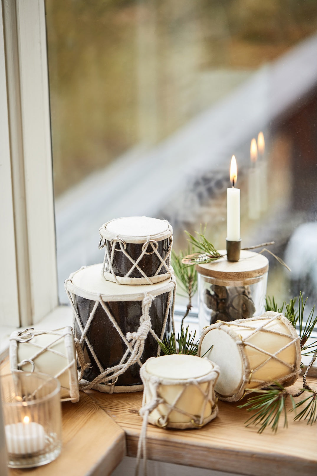Kleine Dekotrommeln von Ib Laursen als natürliche Weihnachtsdekoration