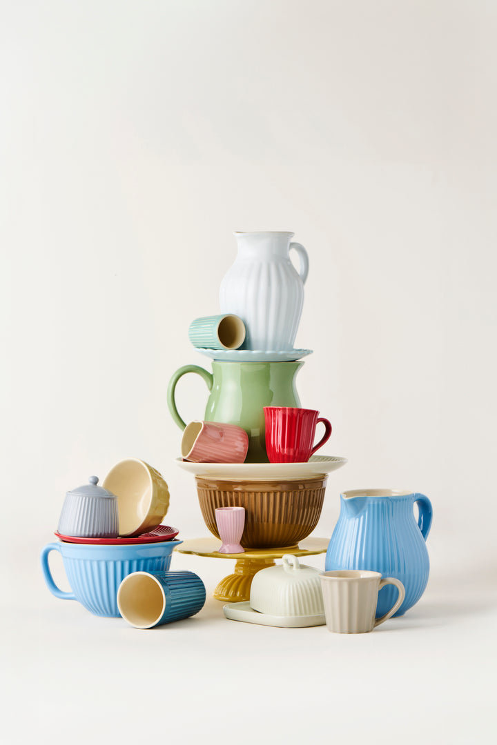 Café Latte Becher in Kombination mit anderen Farben