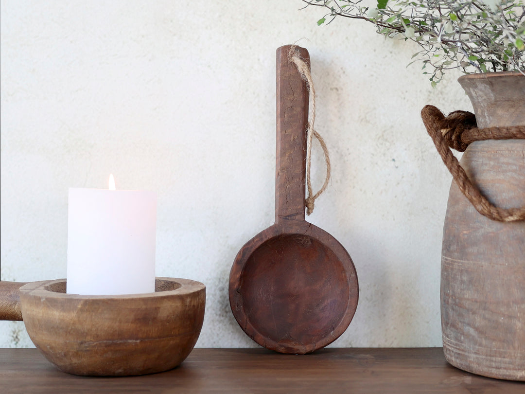 Chic Antique Grimaud Löffel mit Handgriff und Jutenschnur aus patiniertem Holz als rustikale Wohn- und Küchendeko