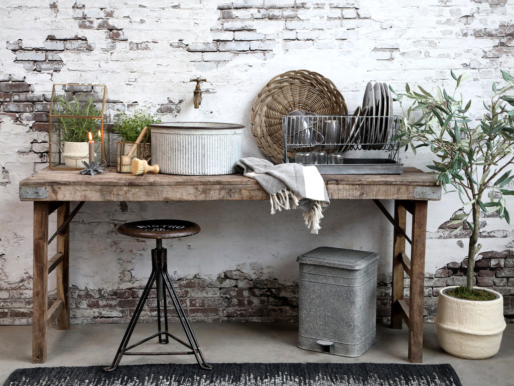 Rustikaler Chic Antique Grimaud Tisch aus patiniertem Holz als Küchen- oder Arbeitstisch im Industrial Landhausstil