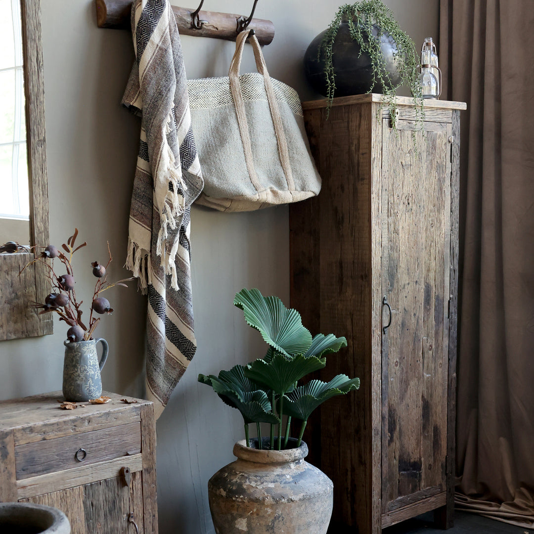 Chic Antique Grimaud Schrank aus Recyclingholz im skandinavischen Landhaus Wohnstil