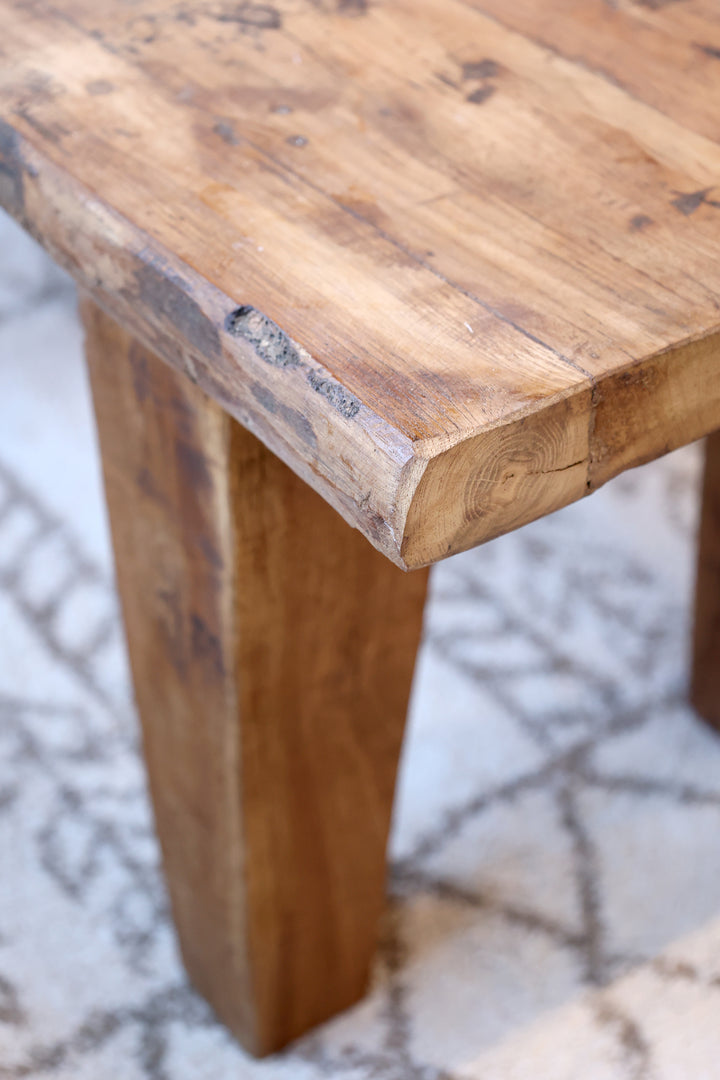 Detail der Tischplatte Chic Antique Grimaud Couchtisch aus recyceltem Holz