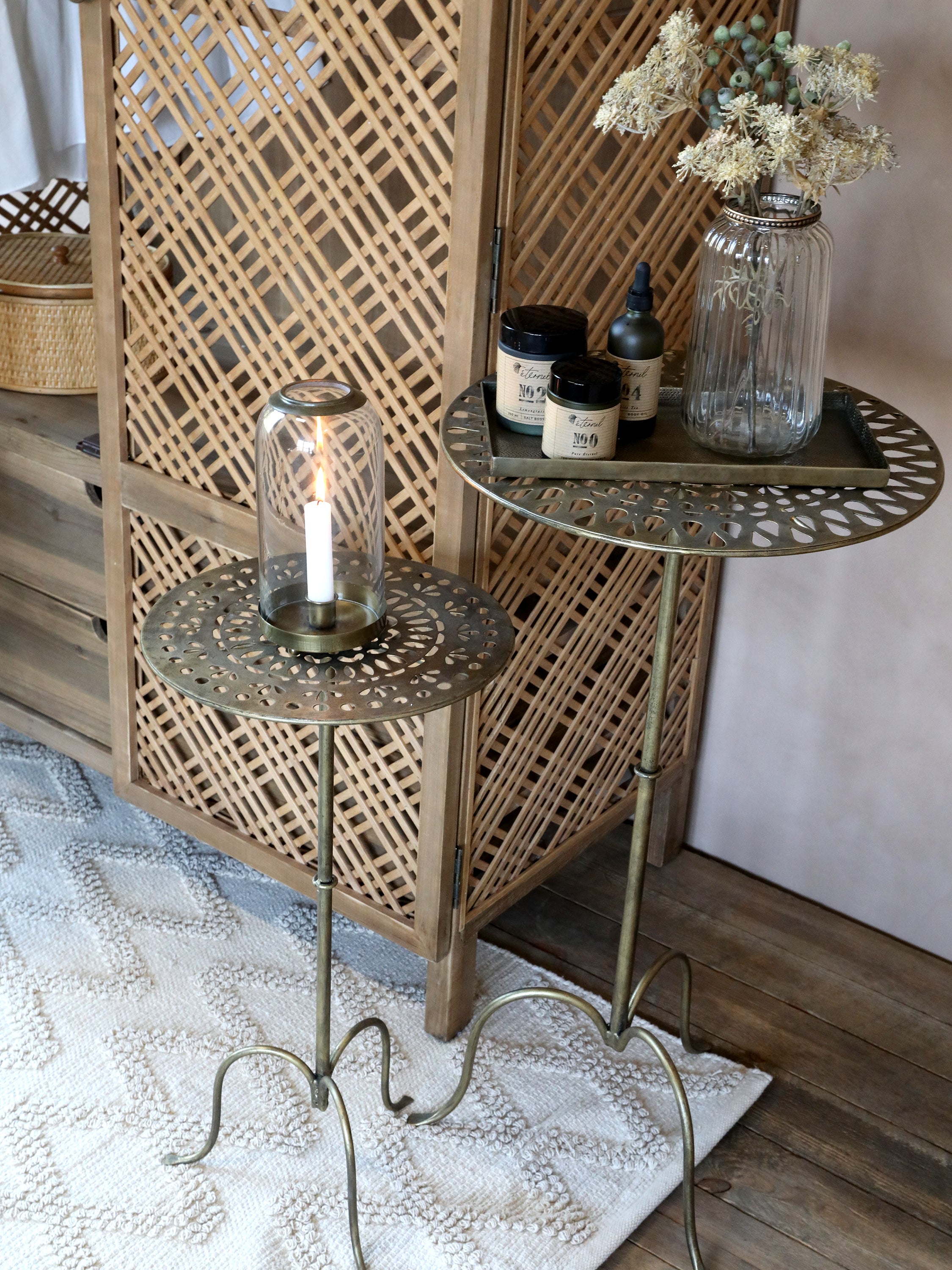 Chic Antique runder Beistelltisch aus Eisen in Antique Messing mit dekorativer Tischplatte im Vintage Stil