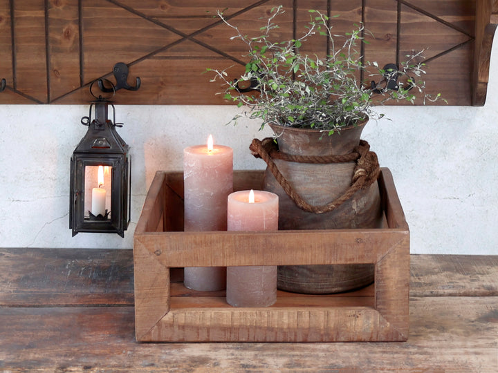 Chic Antique Grimaud Dekokasten aus patiniertem Holz als Vintage Landhaus Dekoration