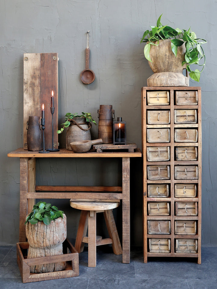 Chic Antique Grimaud Holzkasten aus recyceltem Holz dekoriert im rustikalen Landhausstil