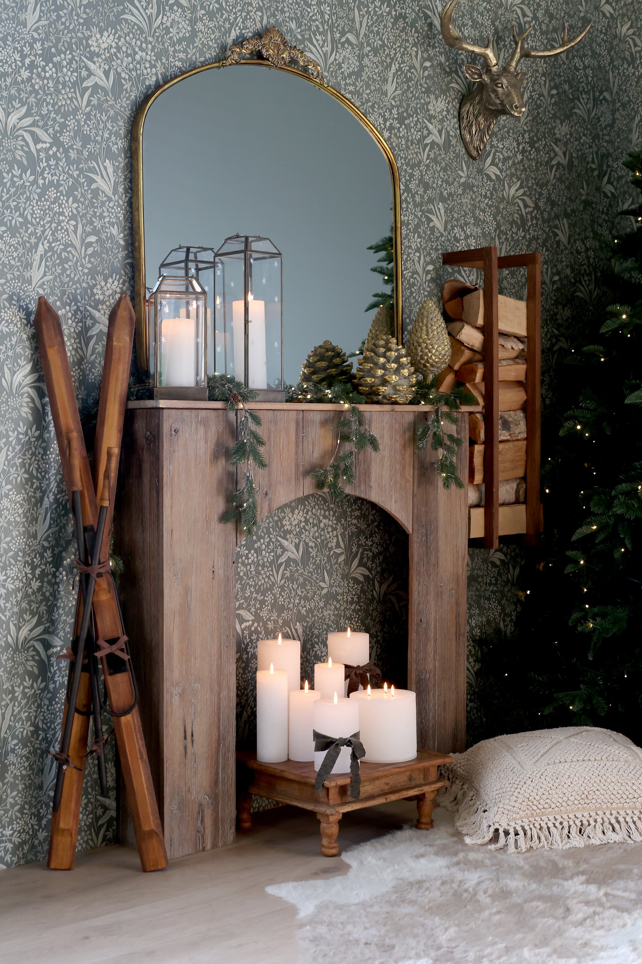 Chic Antique Grimaud Kaminumrandung für Deko in Recyclingholz