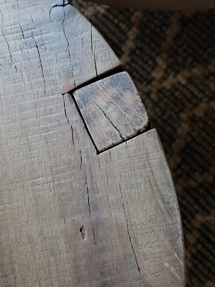 Detail Tischplatte Chic Antique Grimaud Couchtisch rund aus recyceltem Holz