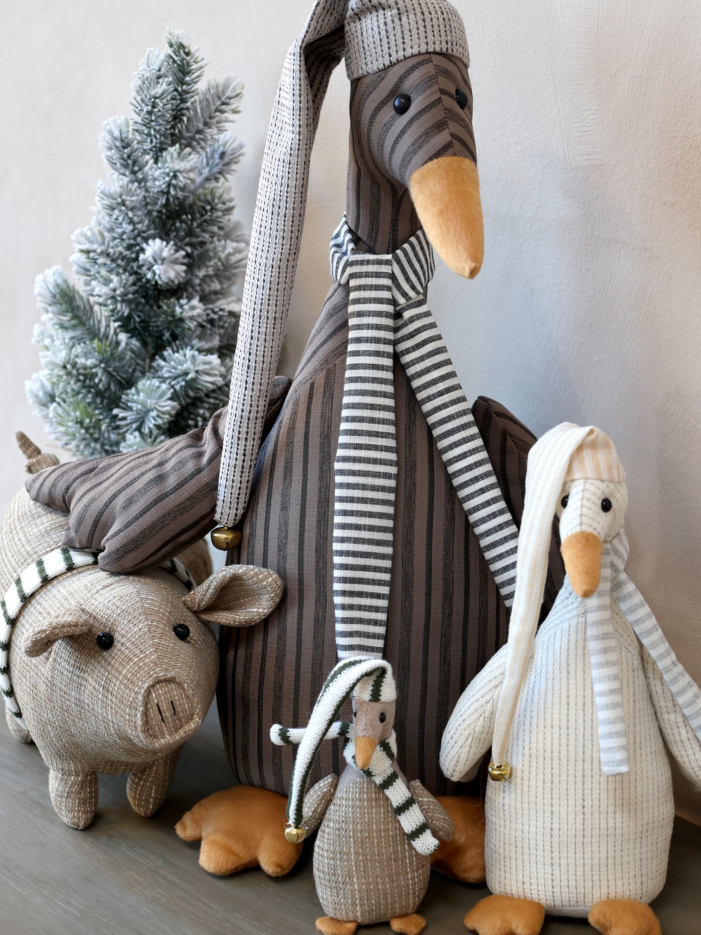 Chic Antique Gustav Gans Stofffigur in Französisch Grau im Landhausstil