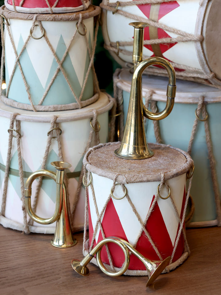 Chic Antique Vintage Trommel mit rotem Muster und Lederdetails als Weihnachtsdeko