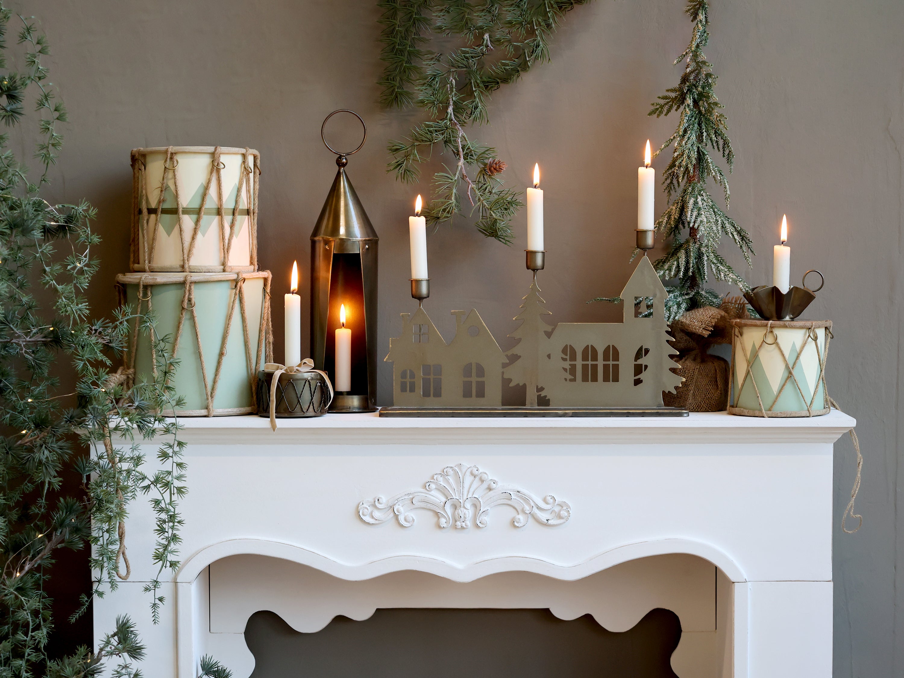 Vintage Trommeln von Chic Antique als Weihnachtsdekoration im skandinavischen Stil