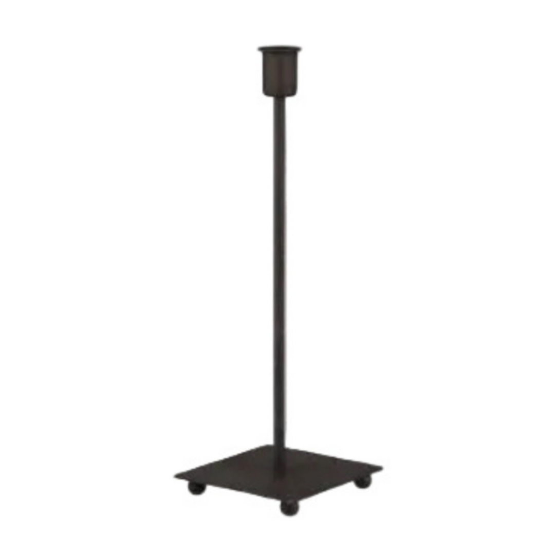Ib Laursen Kerzenhalter Square Schwarz 30 cm Metall freigestellt vor weißem Hintergrund