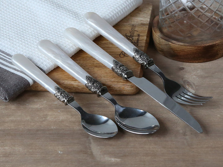 Chic Antique Linas Besteck im Shabby Chic Landhausstil gedeckter Tisch