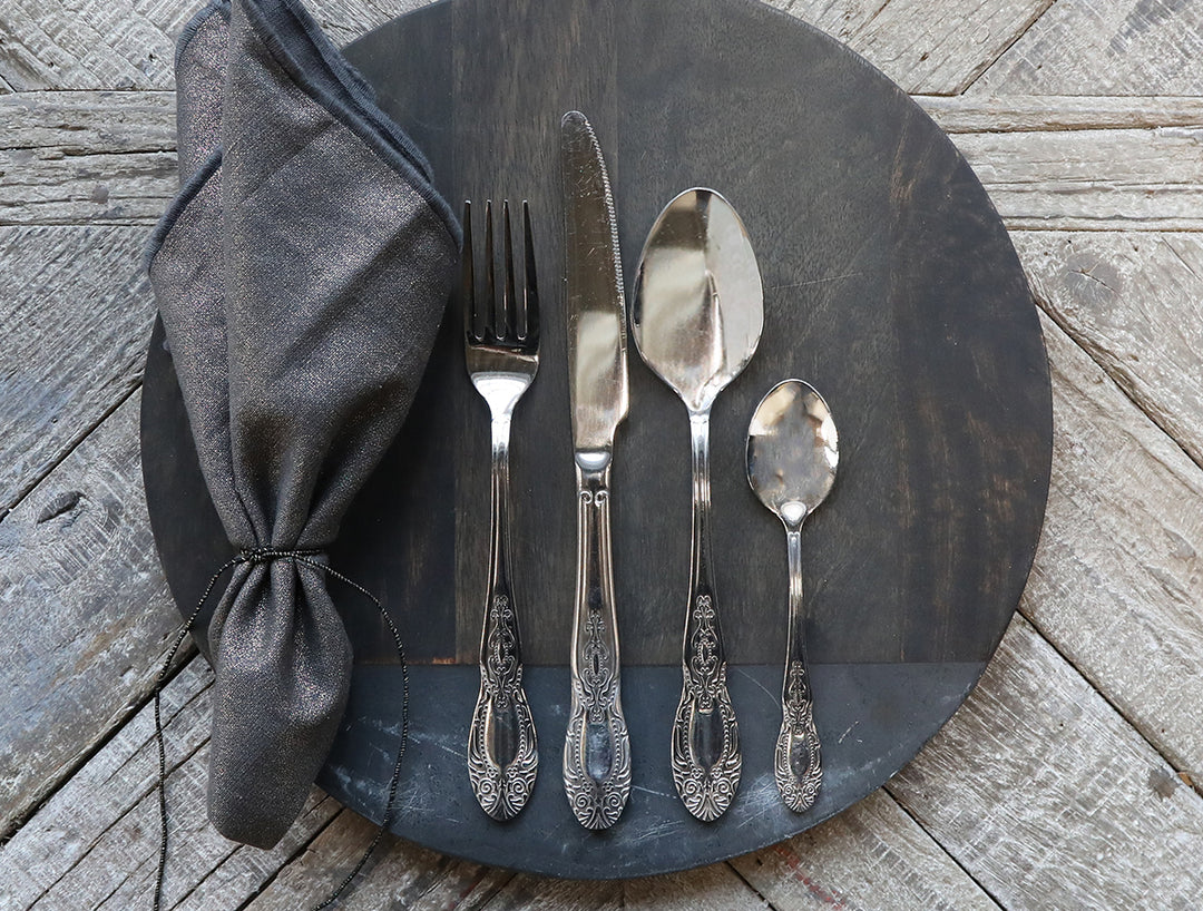 Chic Antique Silber Besteck im Shabby Chic Landhausstil gedeckter Tisch