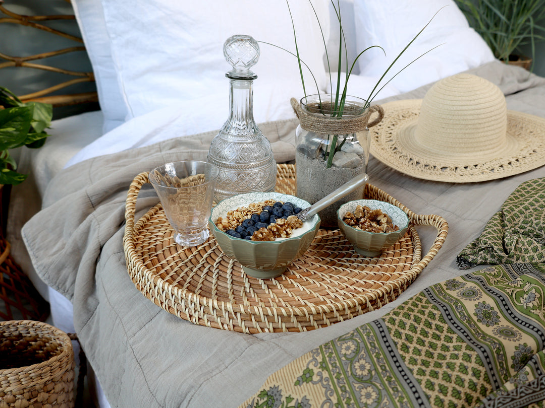Chic Antique Latteschüsseln Grün mit Innenmuster im skandinavischen Hygge Stil dekoriert