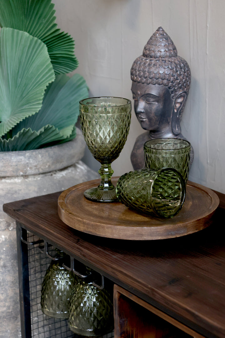 Chic Antique Saint-Émilion Weinglas Honig auf Holztablett im Vintage Wohnambiente dekoriert