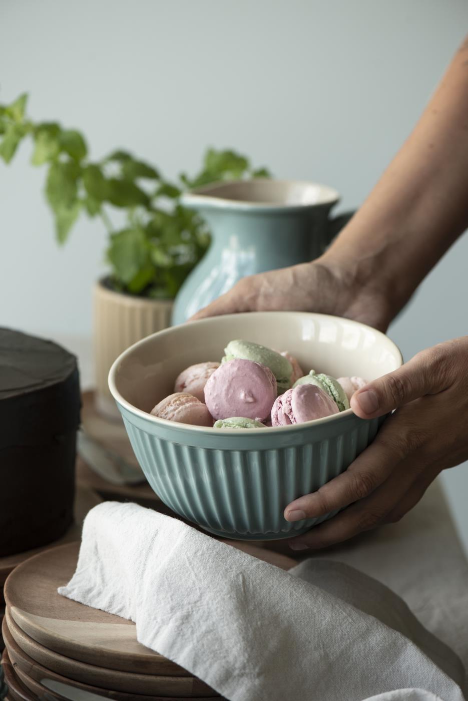 Ib Laursen Mynte Schale mit Macarons auf Freja Geschirrtuch hellgrau aus Leinen Baumwolle
