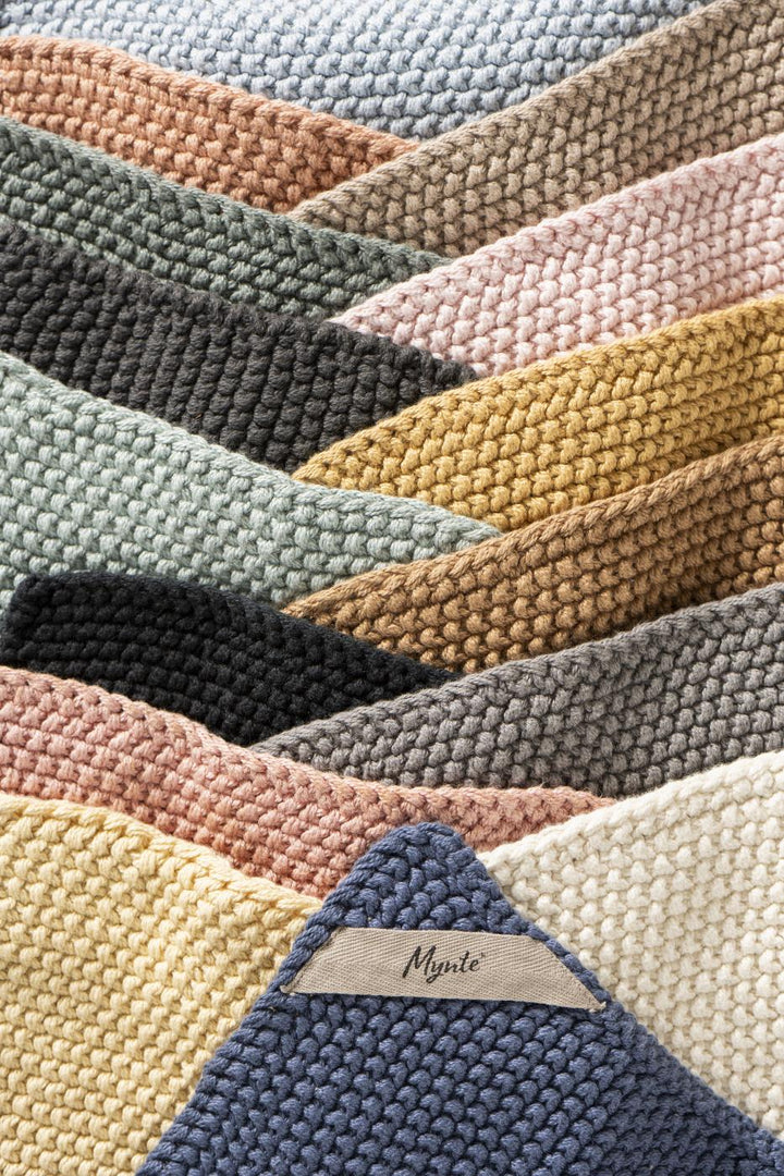 Ib Laursen Mynte gestrickte Topflappen in verschiedenen Farben aus Baumwolle im skandinavischen Küchenstil
