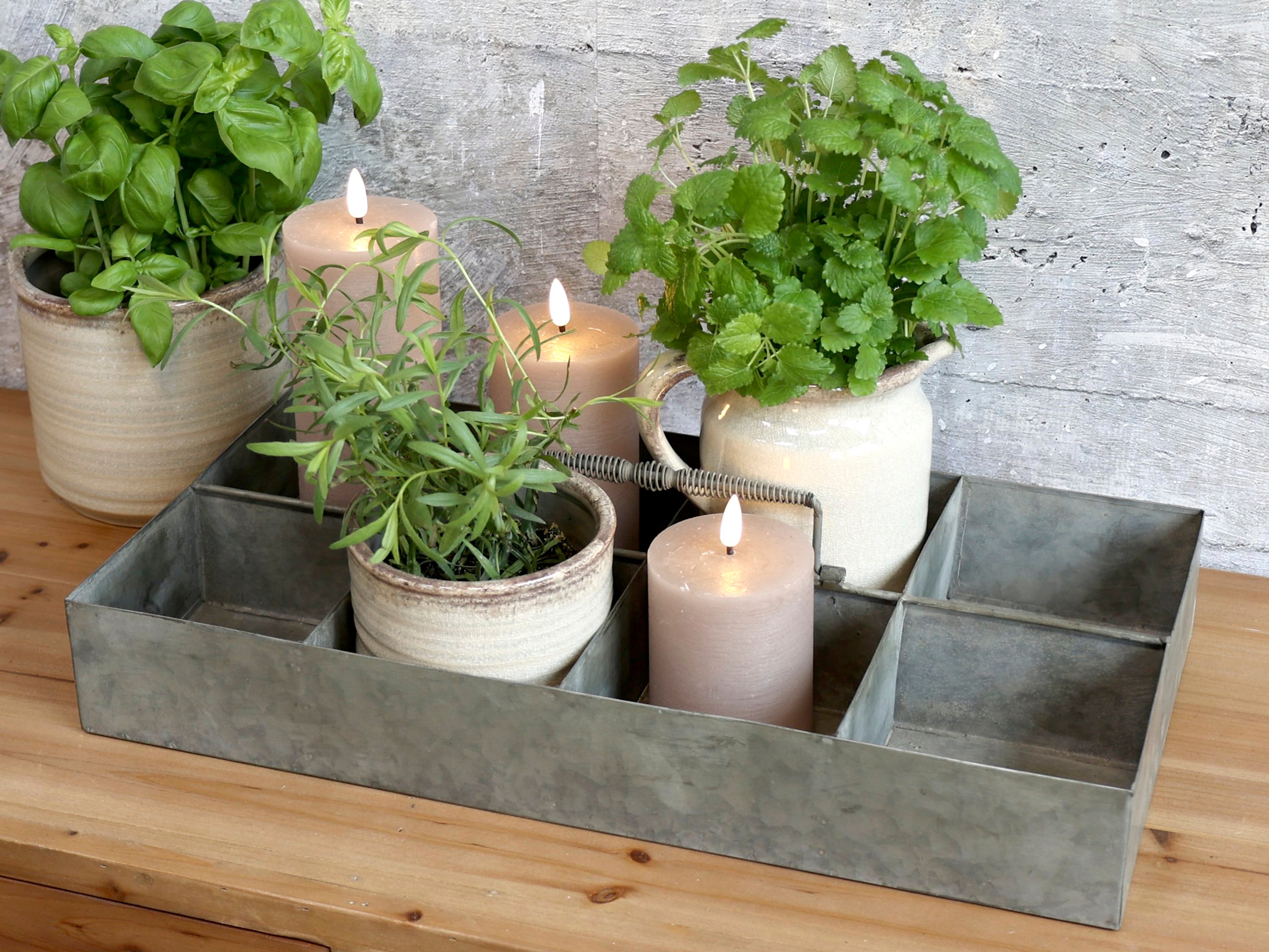Chic Antique Zink Tablett mit 8 Fächern und Handgriff dekoriert mit Kräutern und Kerzen