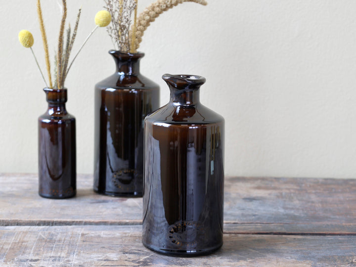 Chic Antique altfranzösische Glasflaschen in Antique Mokka im Vintage Landhausstil