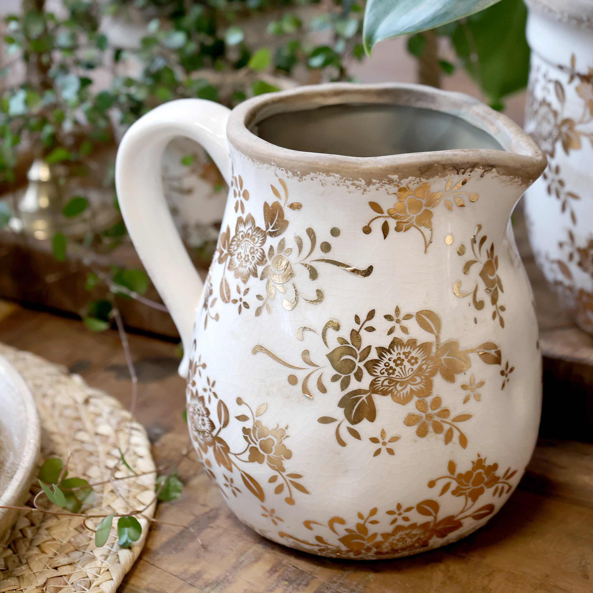 Chic Antique Anniversary Melun Kanne aus Keramik mit floralem Muster in Antique Messing