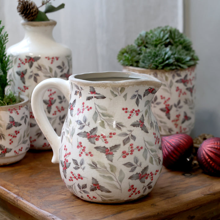 Chic Antique Keramik Kanne mit Blätter und Beeren Motiv in Creme im skandinavischen Vintage Stil