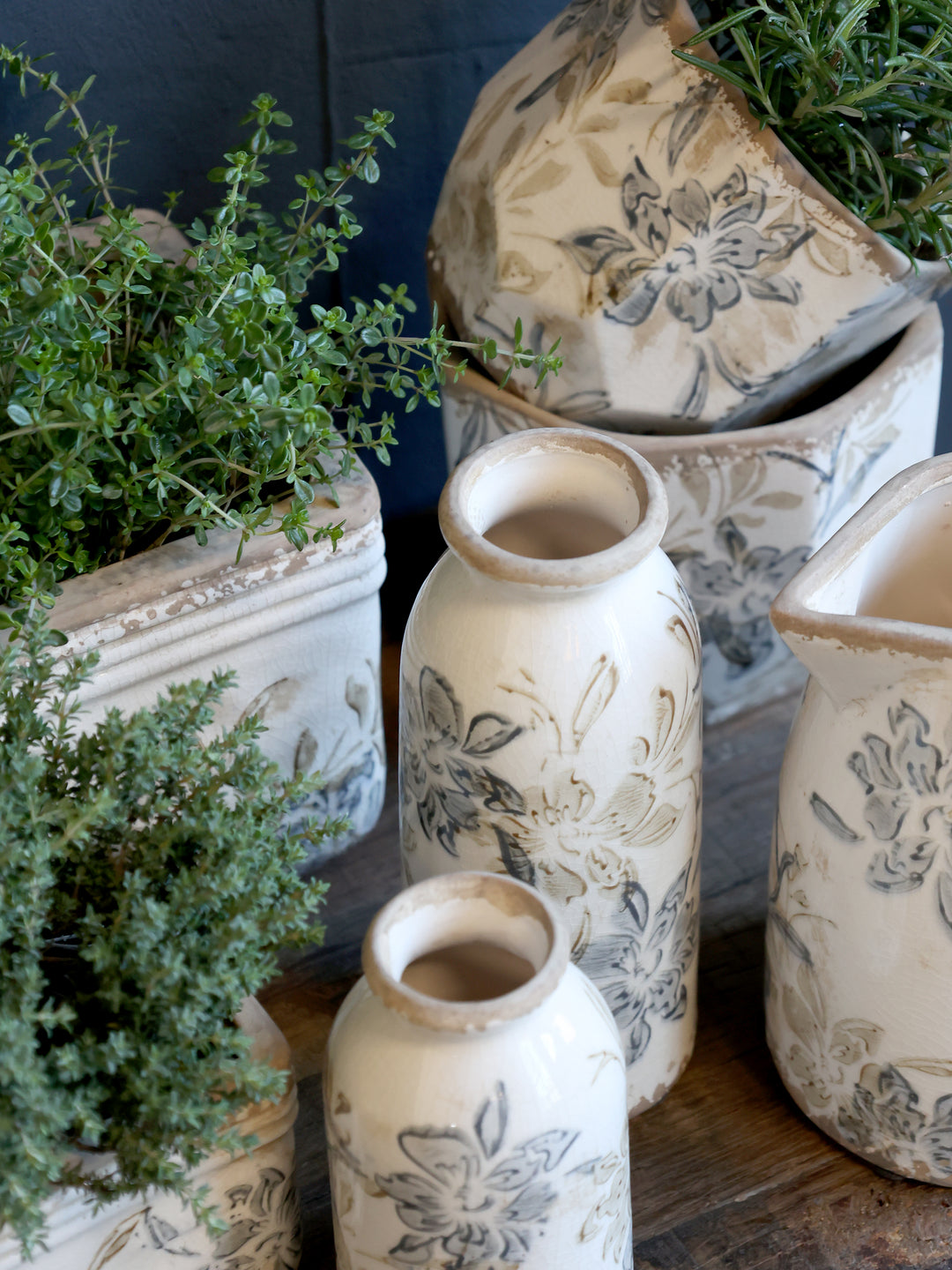 Chic Antique Croix Keramikserie mit Vase, Kanne und Blumentopf im Vintage Landhausstil