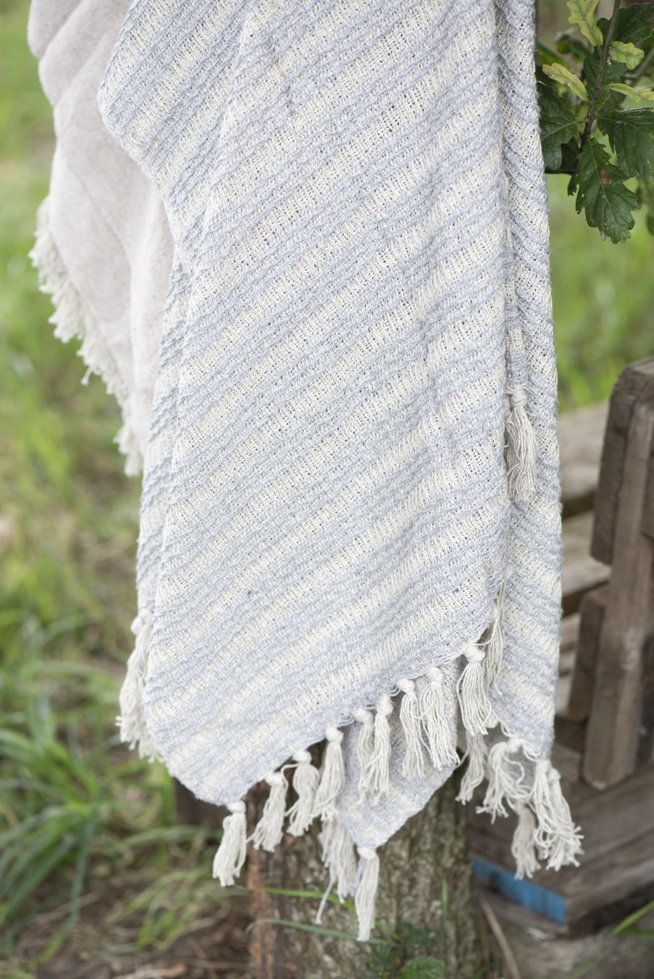 Ib Laursen Plaid creme hellblau mit Streifenmuster und Fransen im skandinavischen Naturstil
