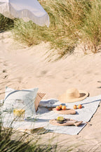 Ib Laursen Tischdecke Viggo hellblau kariert als Picknickdecke am Strand im skandinavischen Sommerstil