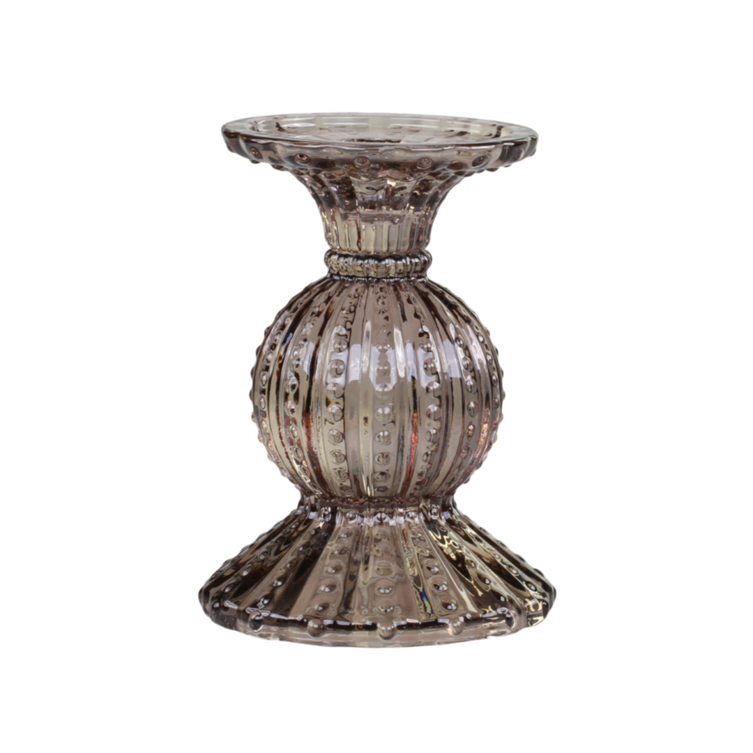Chic Antique Kerzenständer mit Perlkante aus mokkafarbenem Glas, Höhe 14 cm, freigestellt auf weißem Hintergrund