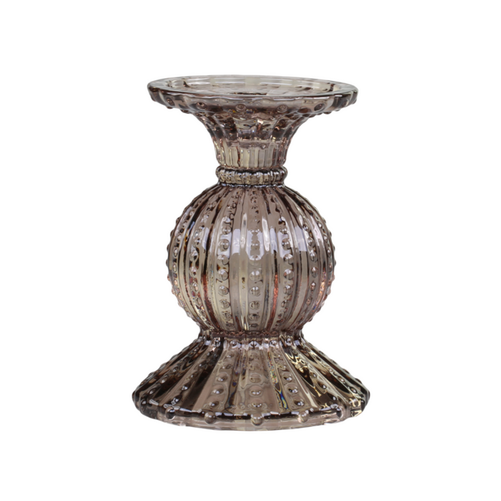 Chic Antique Kerzenständer mit Perlkante aus mokkafarbenem Glas, Höhe 14 cm, freigestellt auf weißem Hintergrund
