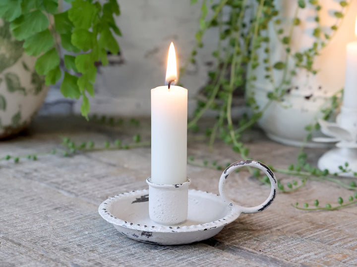 Chic Antique Kerzenhalter mit Ringgriff aus Emaille mit Kerze im skandinavischen Hygge Stil