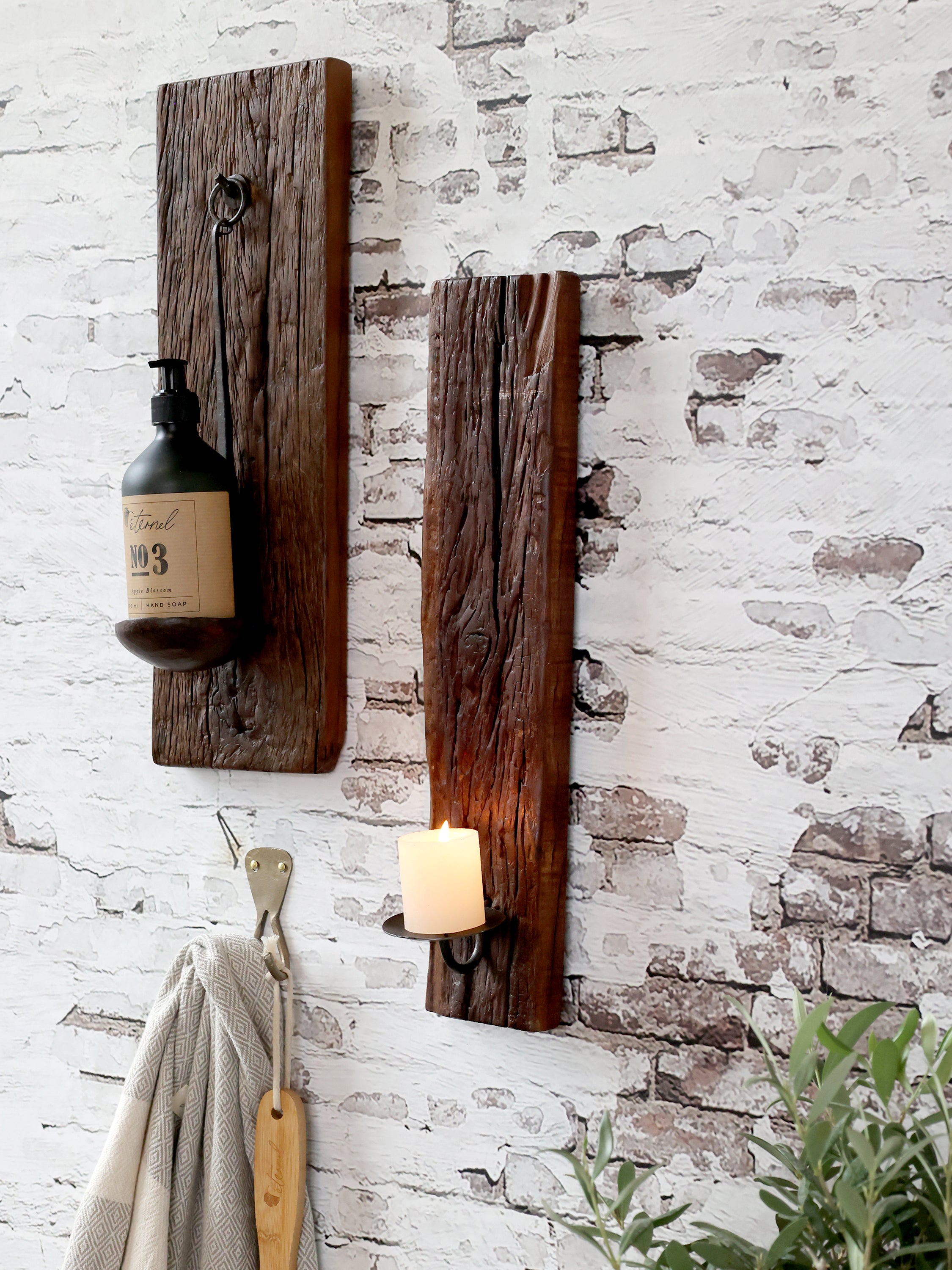 Rustikaler Wandkerzenhalter aus recyceltem Holz aus der Grimaud Kollektion von Chic Antique