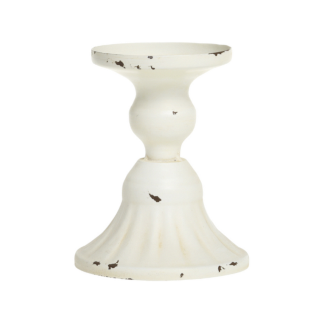 Chic Antique Kerzenständer Antique Creme aus Eisen freigestellt vor weißem Hintergrund
