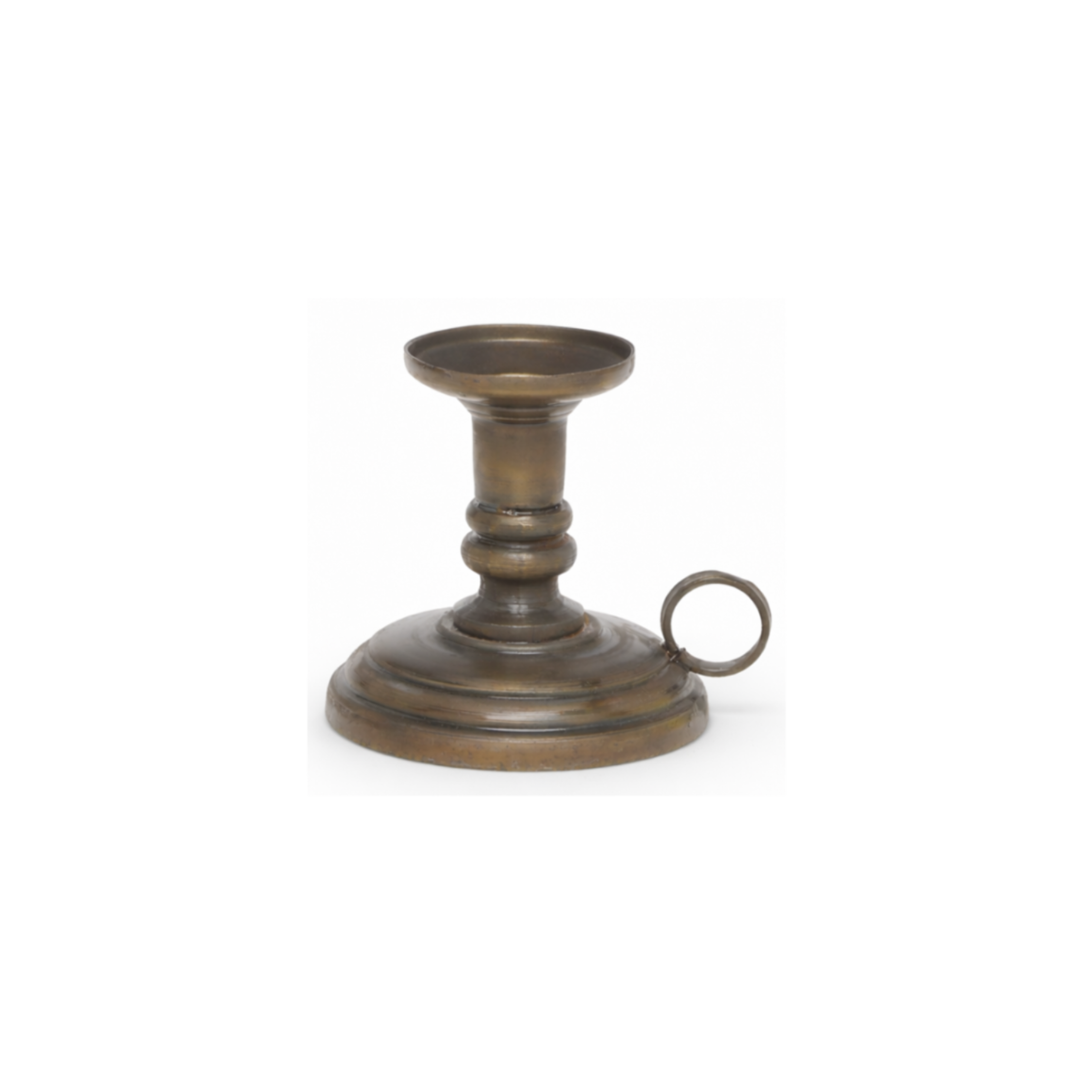 Chic Antique Kammerleuchter Antique Messing aus Eisen mit Griff im Vintage Landhausstil freigestellt auf dunklem Hintergrund