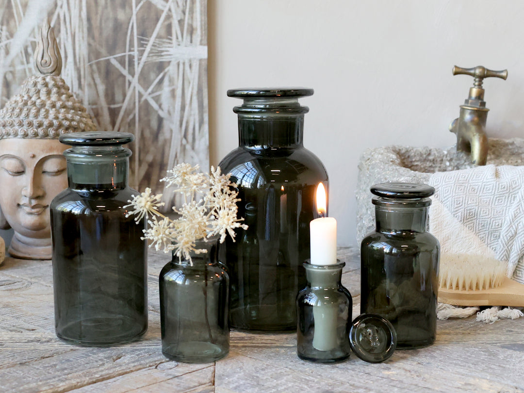 Vintage Apothekerglas Set von Chic Antique aus dunklem Glas im Landhausstil