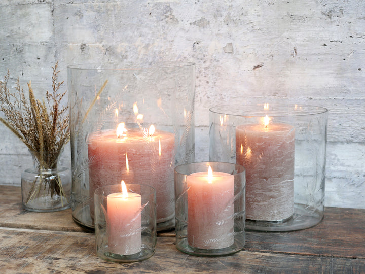 Chic Antique Glas Windlichter mit dekorativem Schliff und Kerzen im skandinavischen Landhausstil